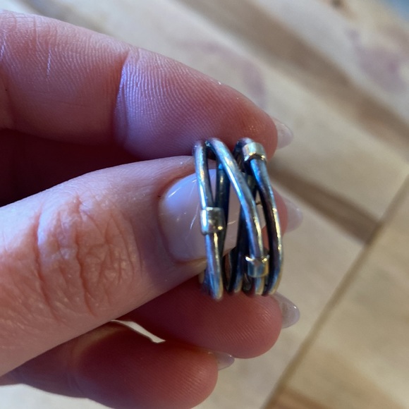 Pandora ring size 7.5 discontinue and in like new condition - Picture 2 of 3